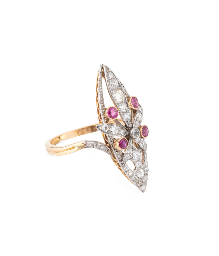 Ancienne-bague-feuille-diamants-rubis-Kian-Caillou-Paris