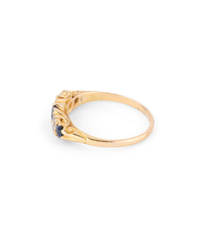 Ancienne bague de fiançailles jarretière en diamants et saphirs "Euzen" - Caillou Paris