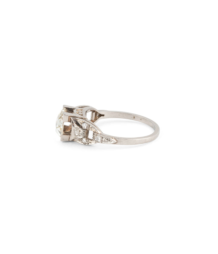 Ancienne-bague-fiancailles-platine-diamants-Rayana-Caillou-Paris