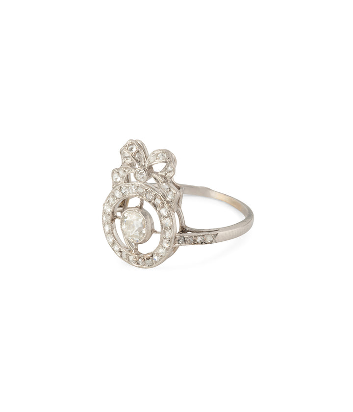 Ancienne-bague-noeud-platine-diamants-Risto-Caillou-Paris