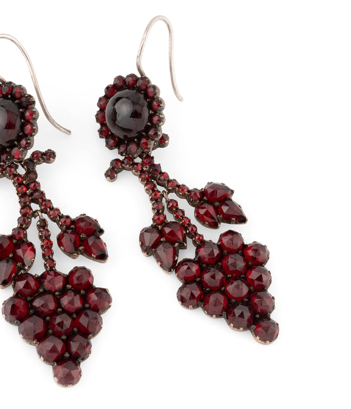 Anciens-pendants-oreilles-grenat-Teina-Caillou-Paris