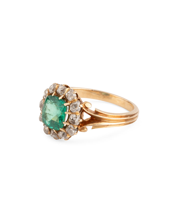 Antique-cluster-ring-diamonds-emerald-Bich-Caillou-Paris