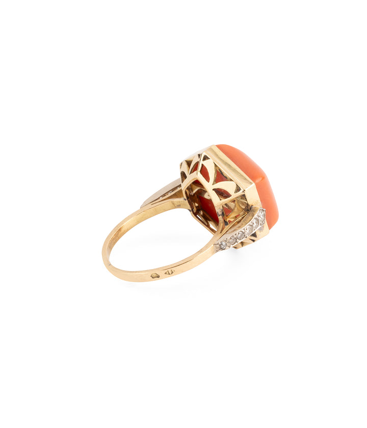 Antique-coral-ring-18k-gold-Ennio-Caillou-Paris