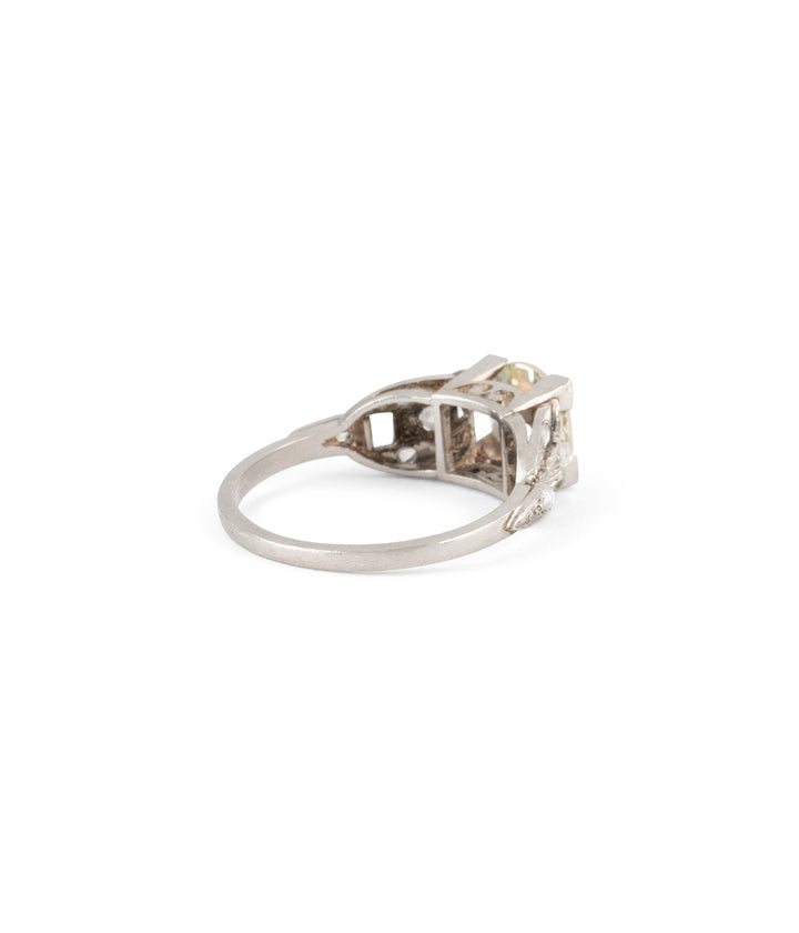 Antique-engagement-ring-platinum-diamonds-Rayana-Caillou-Paris