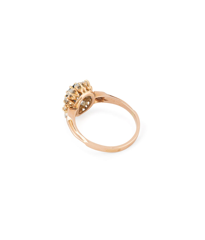 Antique-engagement-ring-sapphire-diamonds-Hug-Caillou-Paris