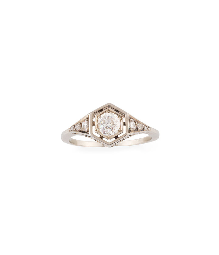 Antique-engagement-ring-white-gold-diamond-Hanke-Caillou-Paris