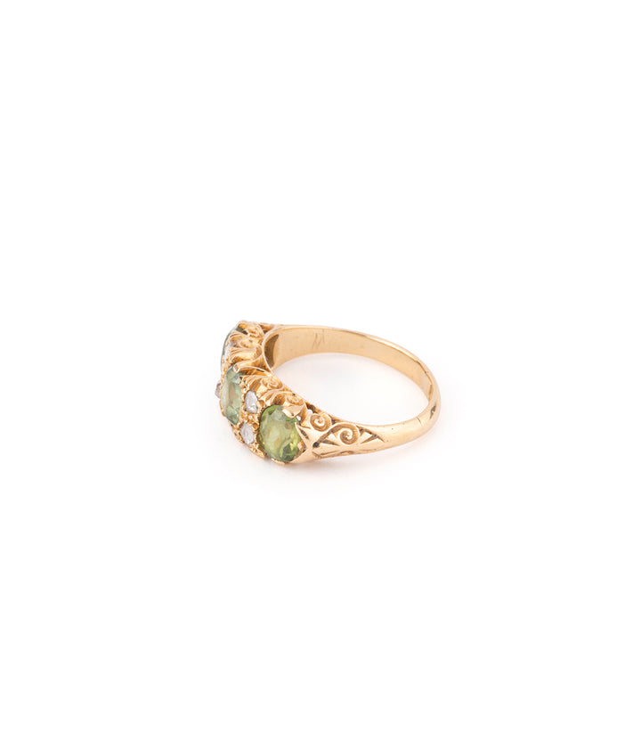 Antique gold péridot garter ring "Kusumita" - Caillou Paris