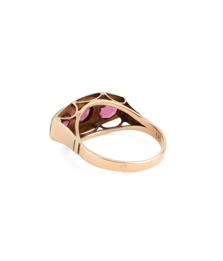 Antique-gold-ring-Koen-Caillou-Paris
