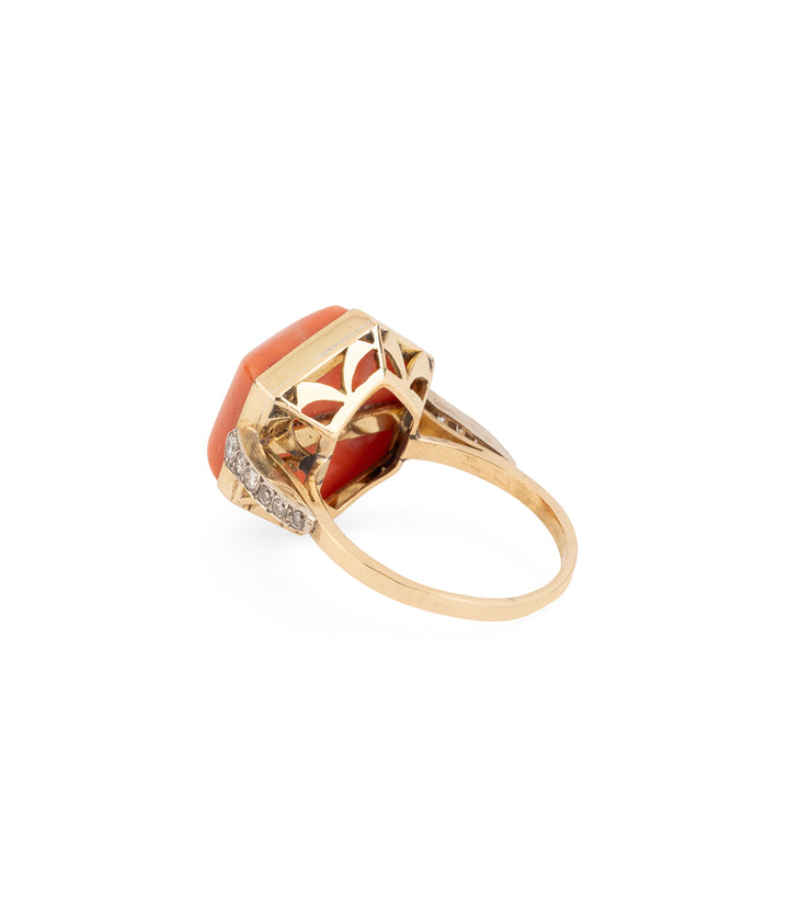 Antique-gold-ring-coral-Ennio-Caillou-Paris
