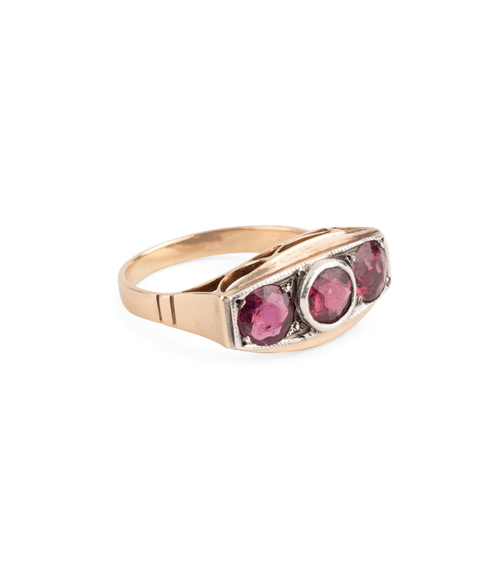 Antique-gold-ring-three-stones-Koen-Caillou-Paris