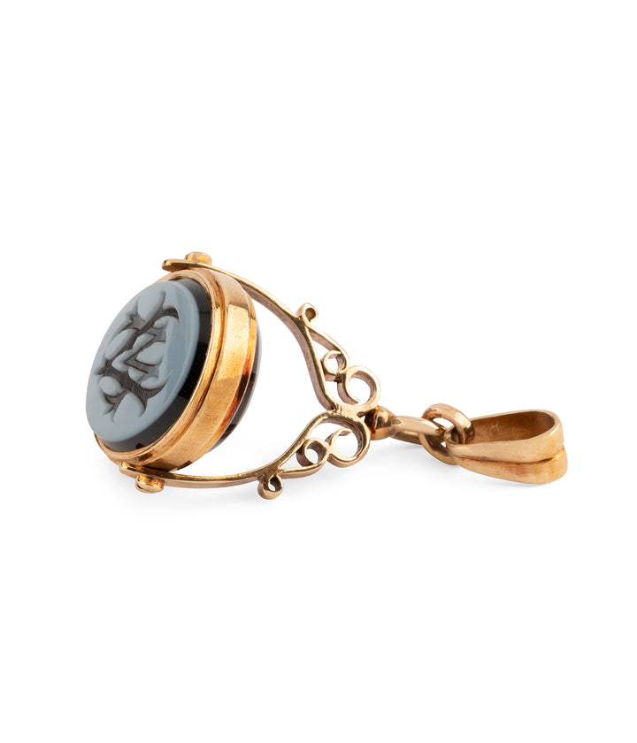 Antique-gold-seal-pendant-Amael-Caillou-Paris