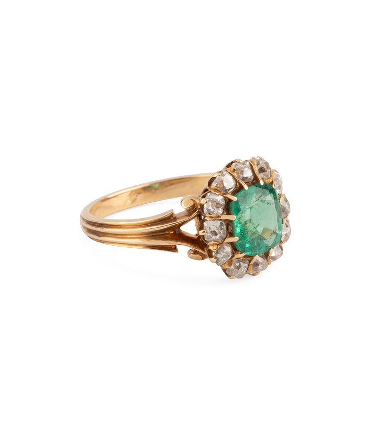Antique-halo-ring-diamonds-emerald-Bich-Caillou-Paris