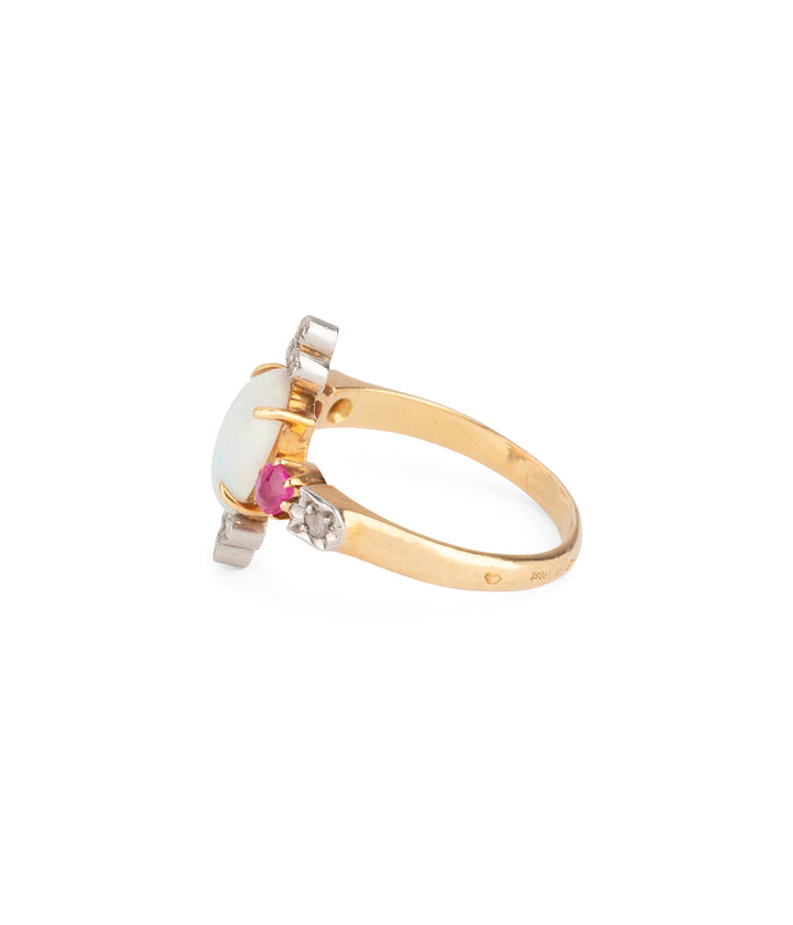 Antique-opal-ring-Caillou-Paris