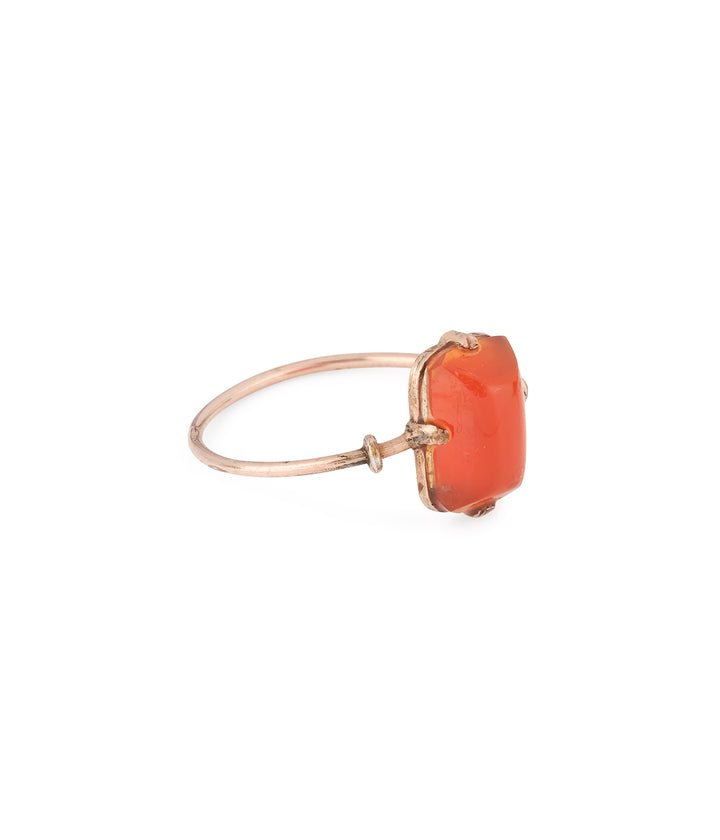 Antique-ring-carnelian-cabochon-Leda-Caillou-Paris