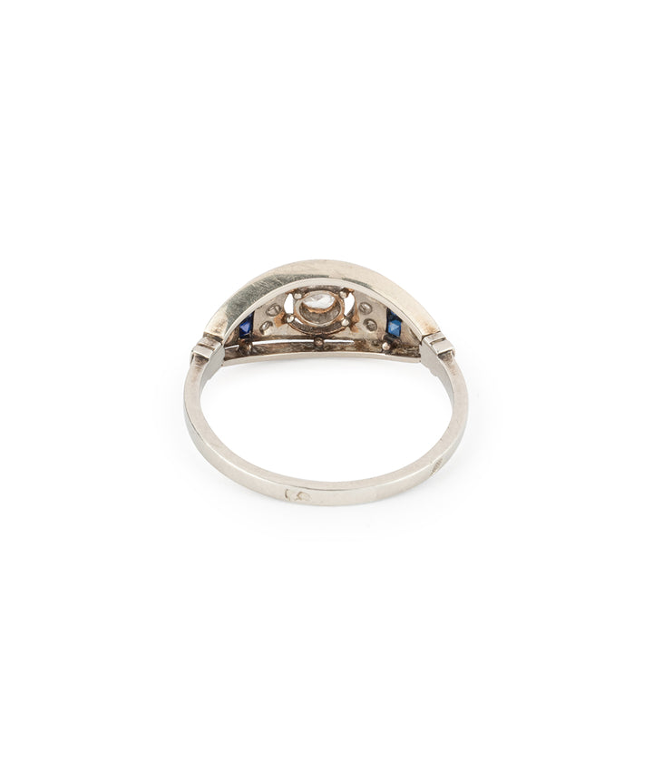Antique-ring-sapphire-diamonds-Gleb-Caillou-Paris