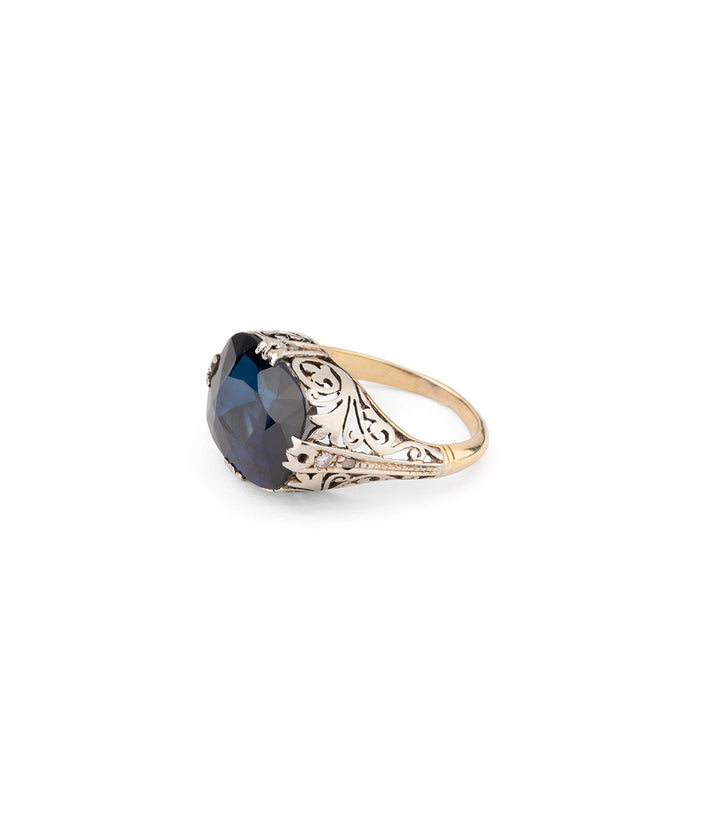 Art deco ring sapphire "Chandra"
Caillou Paris