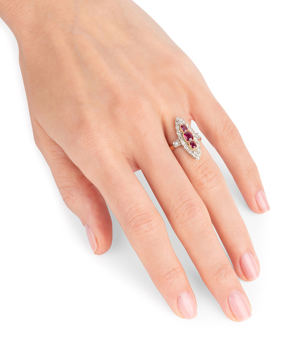 Bague-Marquise-ancienne-rubis-diamants-Franci-Caillou-Paris
