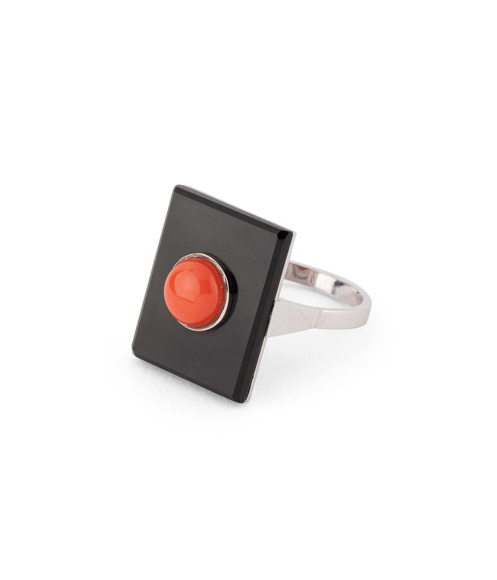 Bague ancienne en corail et onyx "Kakima" - Caillou Paris