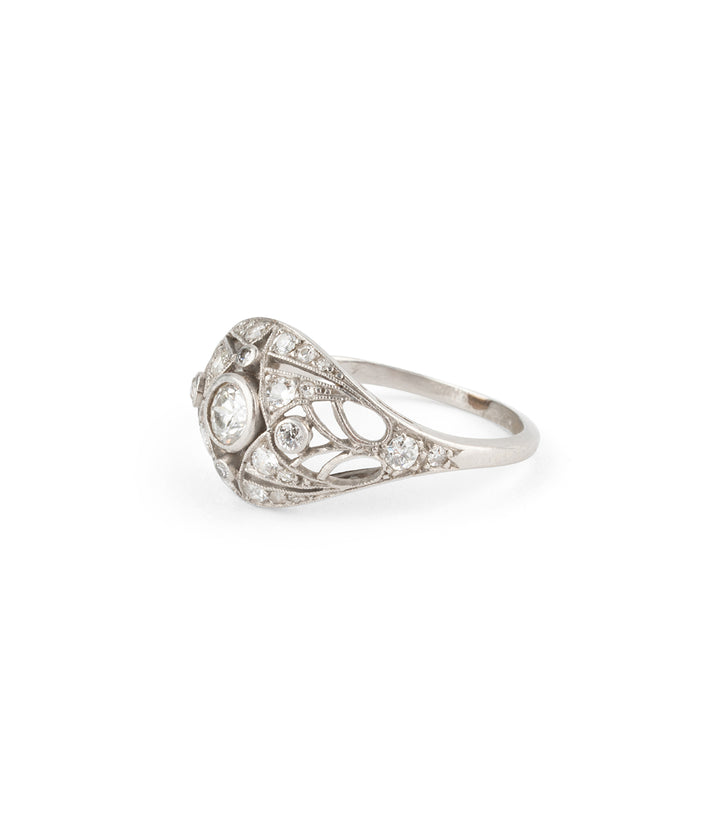 Bague-de-fiancailles-Art-deco-platine-diamants-Maybell-Caillou-Paris