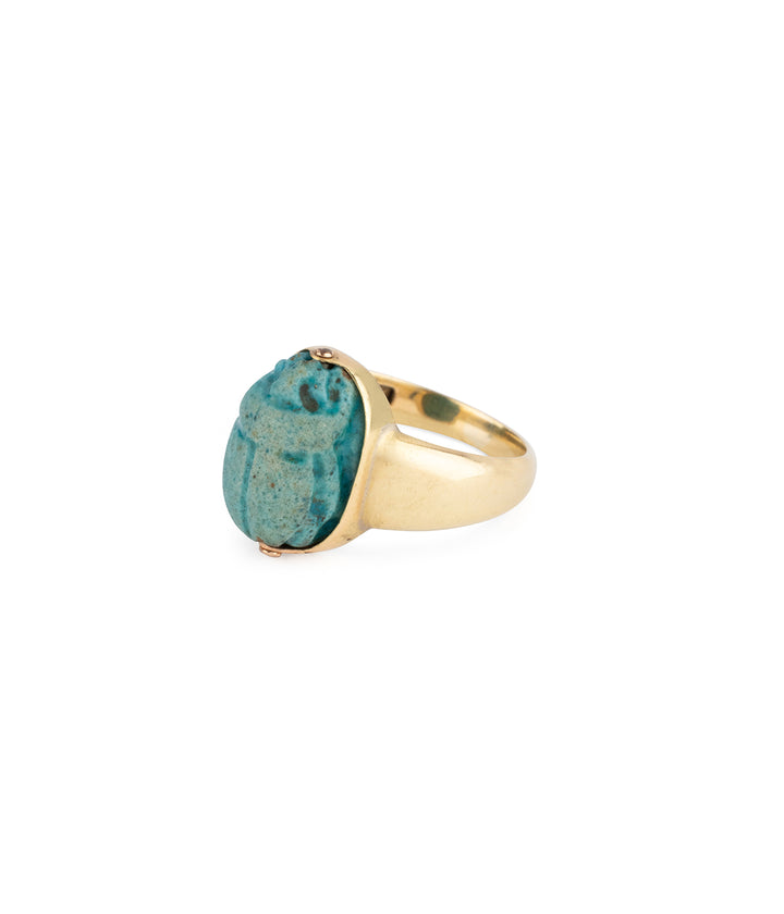Bague-egyptomanie-scarabee-or-18k-Odo-Caillou-Paris