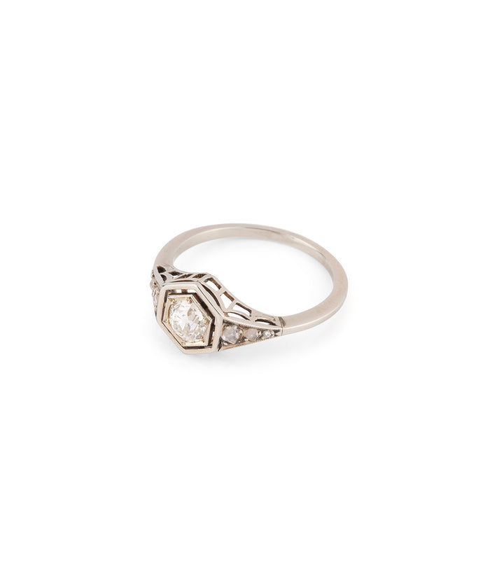 Bague-fiancailles-Art-deco-or-gris-Hanke-Caillou-Paris