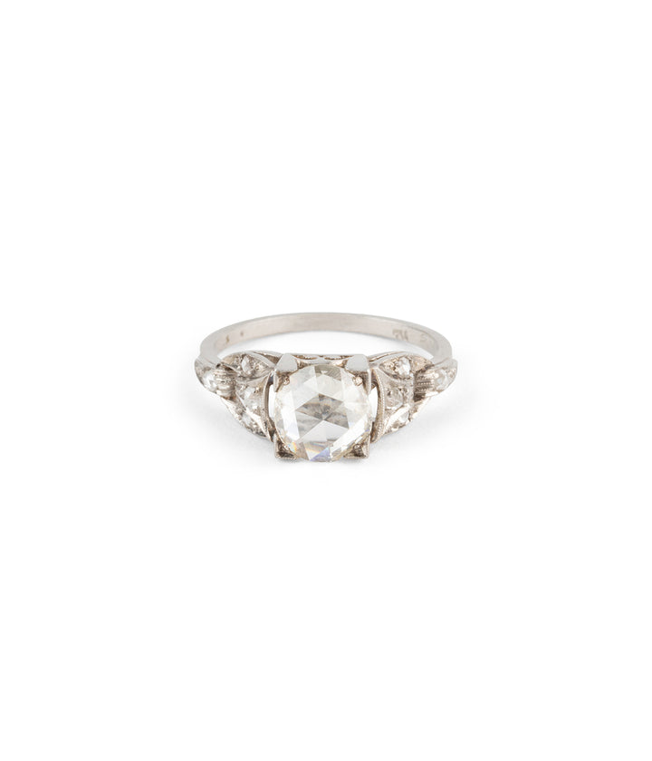 Bague-fiancailles-Art-deco-platine-diamants-Rayana-Caillou-Paris