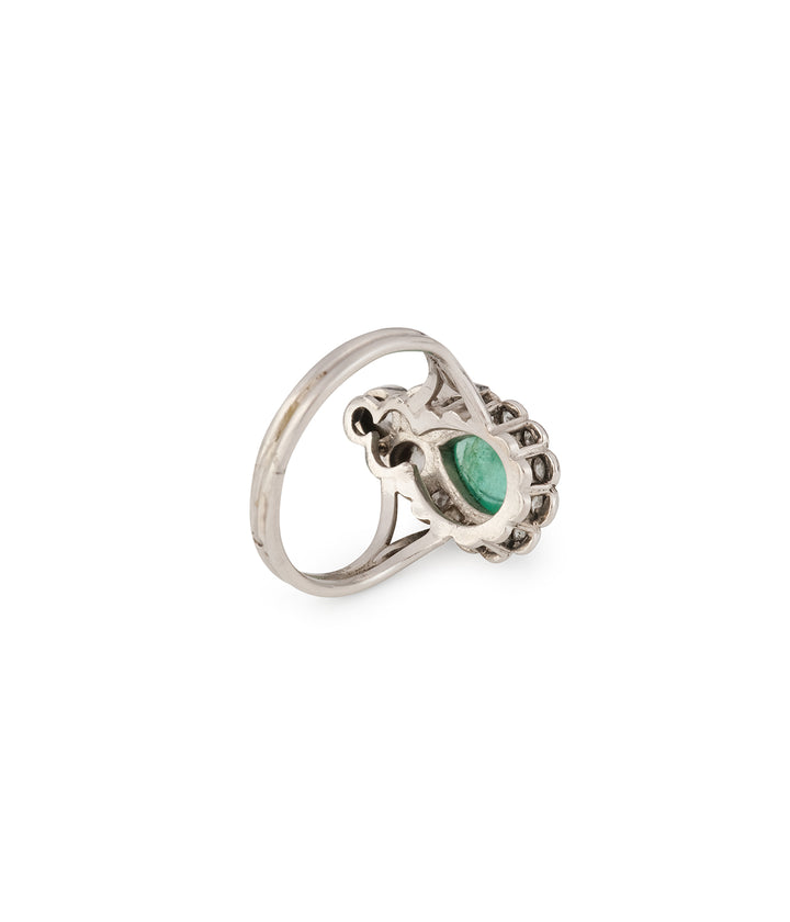 Bague-fiancailles-vintage-emeraude-diamants-Paavo-Caillou-Paris