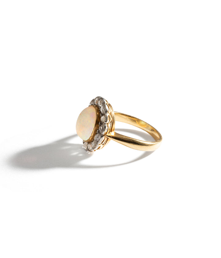 Bague pompadour ancienne en opale Yannis - Caillou Paris