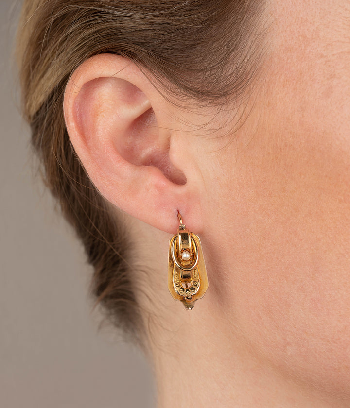Caillou Paris - Boucles d'oreilles anciennes perles Aki porter