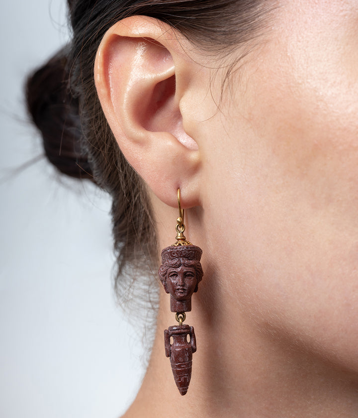 Caillou Paris - Boucles d'oreilles anciennes pierre de lave "Gallu" porter