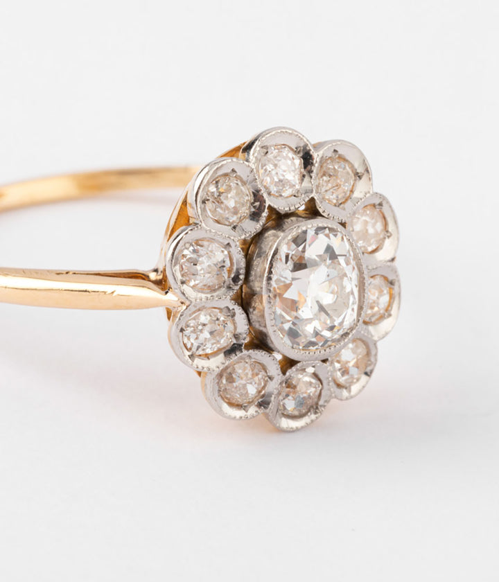Bague marguerite ancienne diamant Bimal gros plan- Caillou Paris