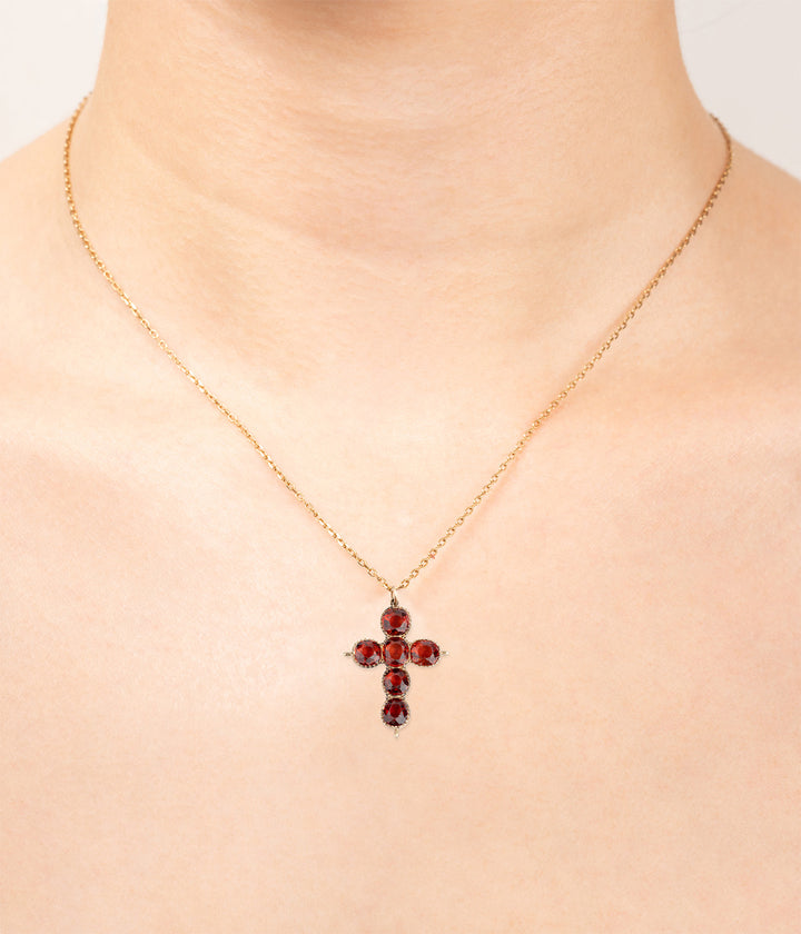 Croix-ancienne-grenat-Betsie-Caillou-Paris