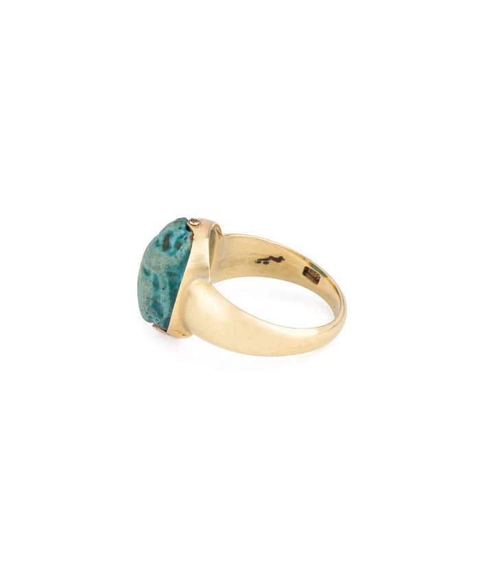 Egyptomania-beetle-ring-18k-gold-Odo-Caillou-Paris