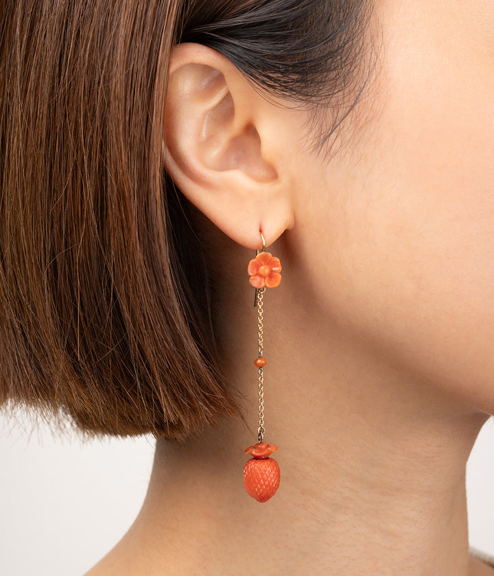 Longs pendants d'oreilles anciens en corail "Jaak" - Caillou Paris