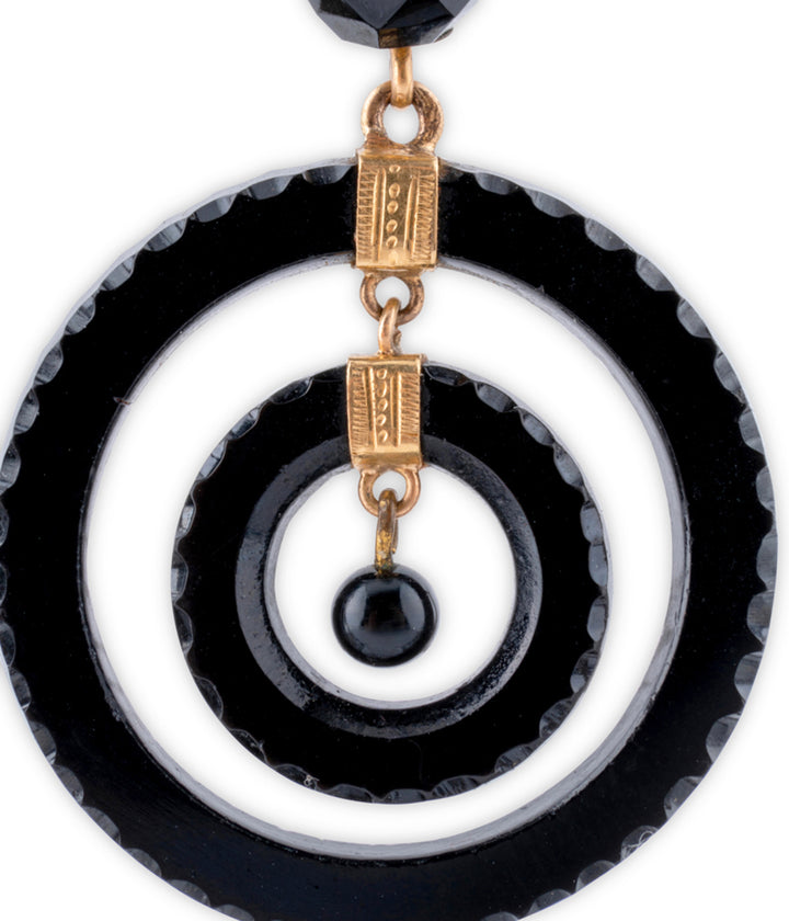 Pendants d'oreilles anciens or "Melaine" gros plan - Caillou Paris