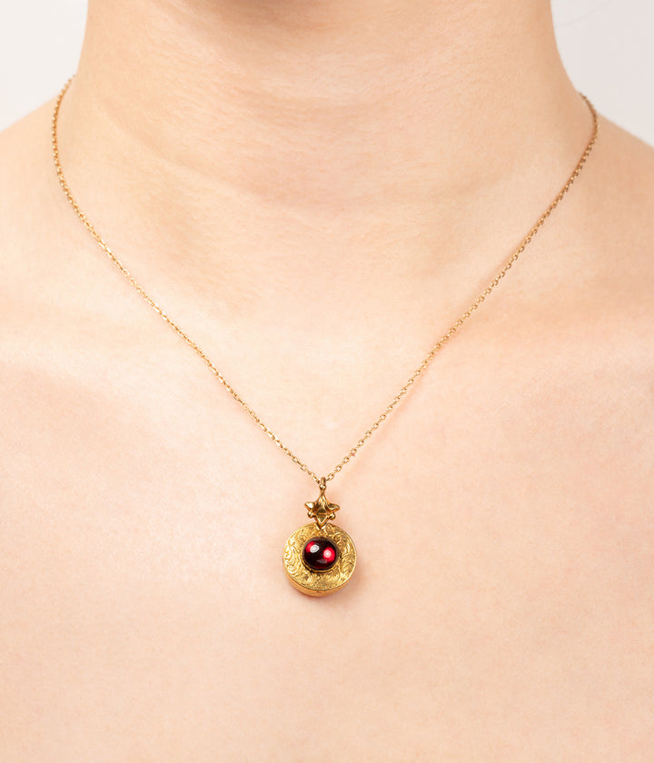 Pendentif porte-souvenir ancien grenat "Svana" - Caillou Paris