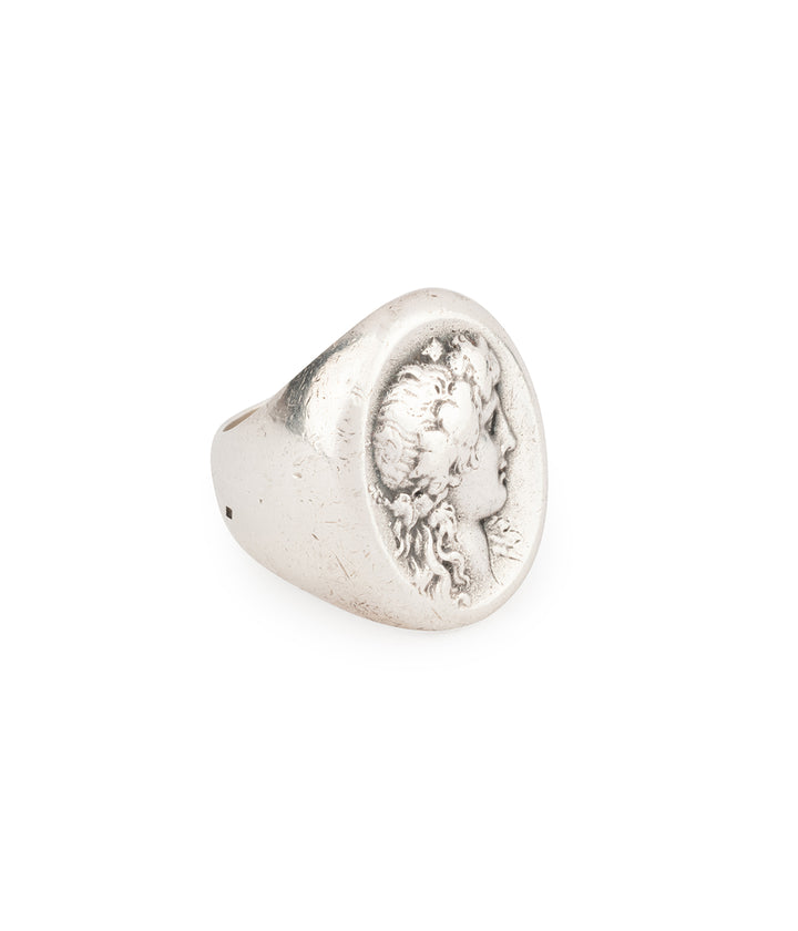 Victorian-signet-ring-bacchante-Reia-Caillou-Paris
