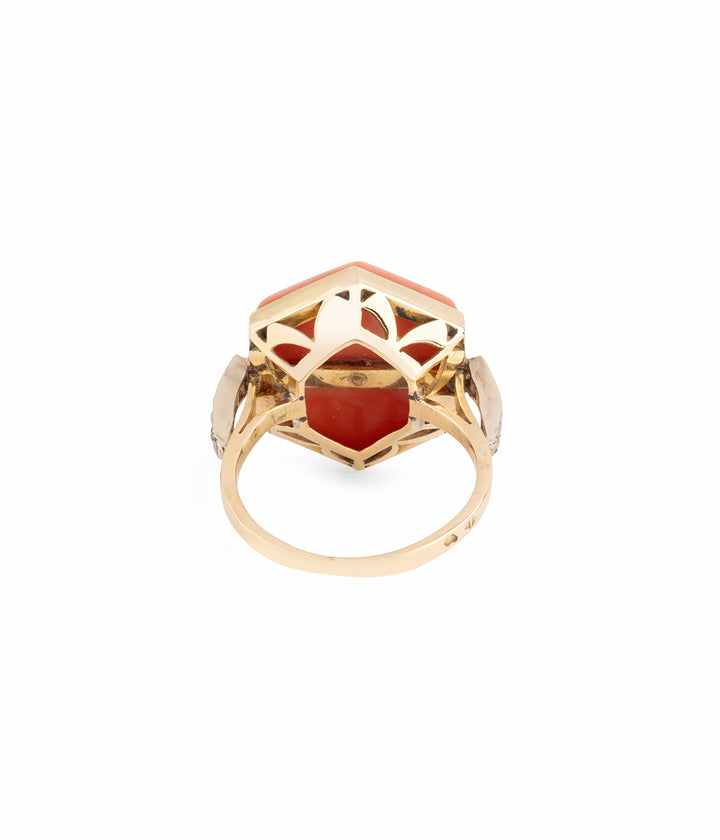 Vintage-coral-ring-18k-gold-Ennio-Caillou-Paris