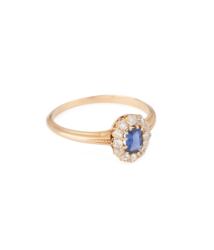 Vintage-engagement-ring-sapphire-diamonds-Beha-Caillou-Paris