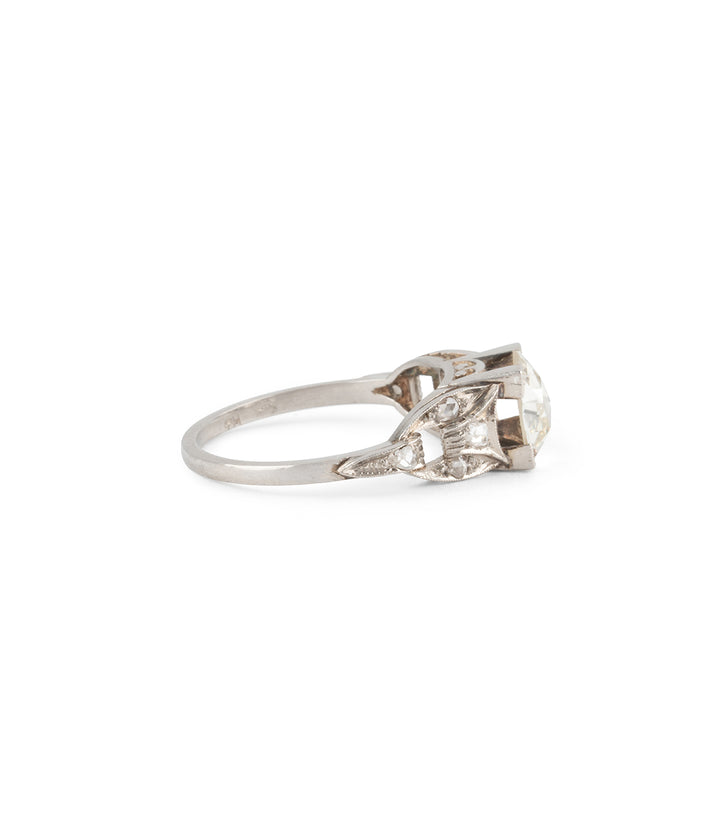 Vintage-ring-platinum-diamonds-Rayana-Caillou-Paris