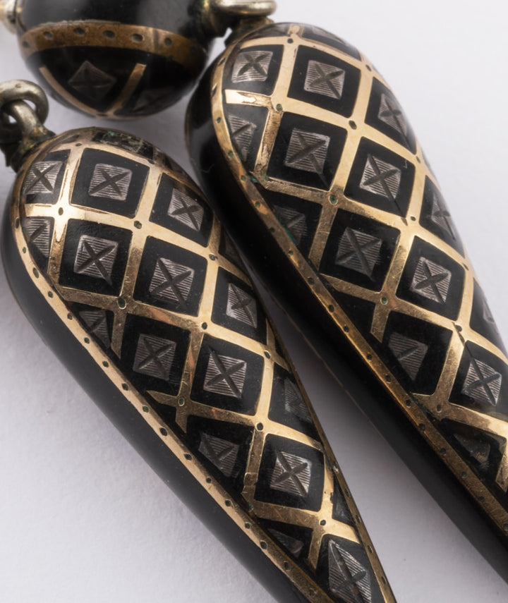 Pendants d'oreilles écaille détail