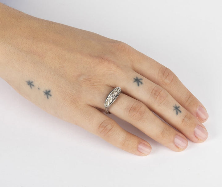 Bague jarretière diamants porter