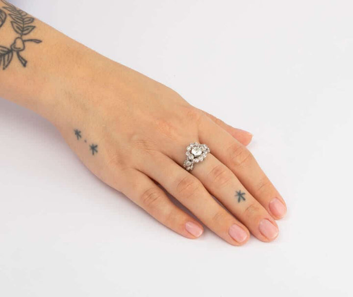 Bague marguerite en platine et diamants porter