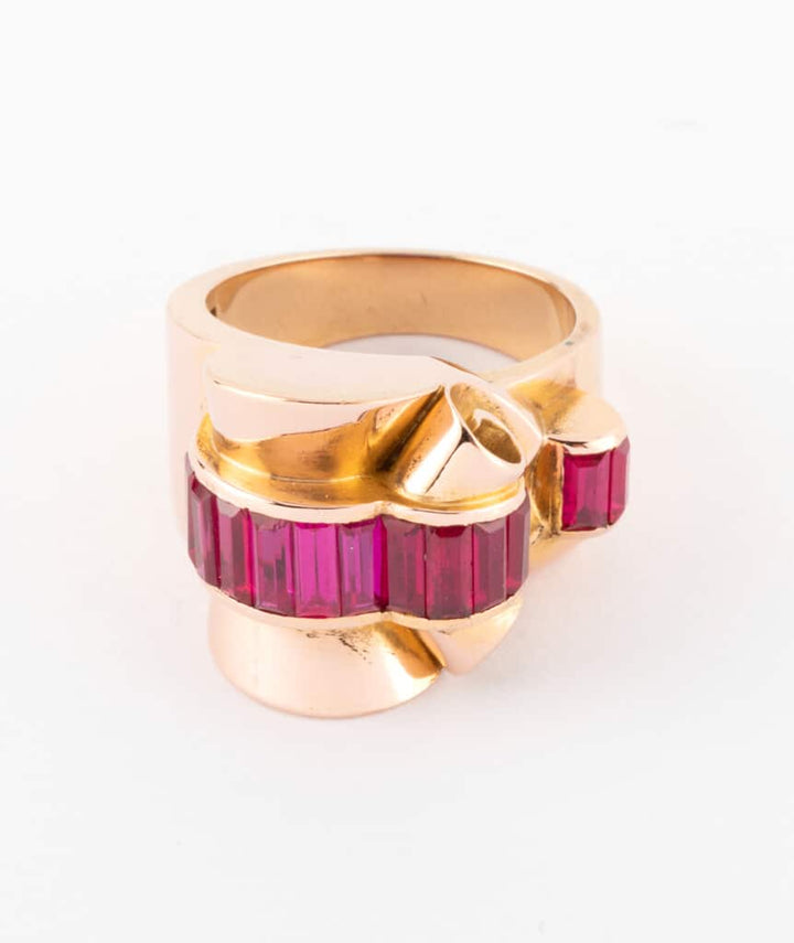Bague tank or et rubis Mura gros plan