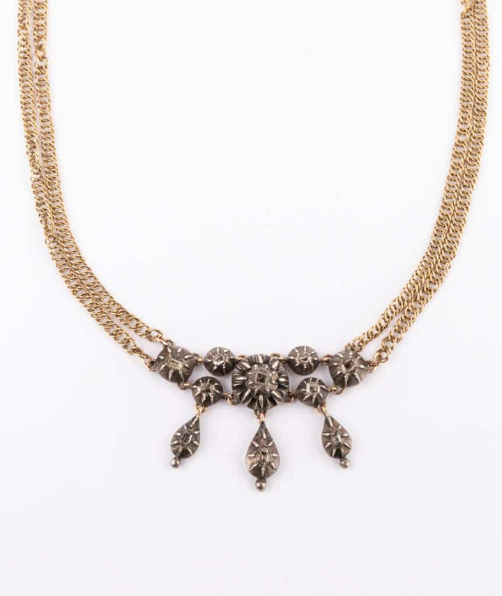 Collier provençal Pansy gros plan