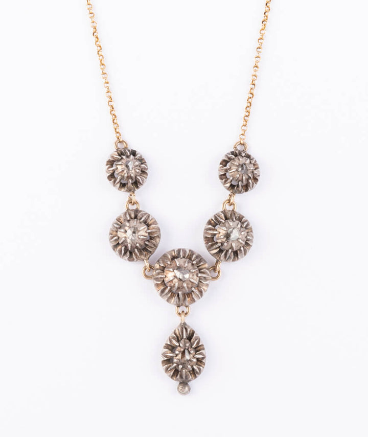Collier provençal ancien gros plan