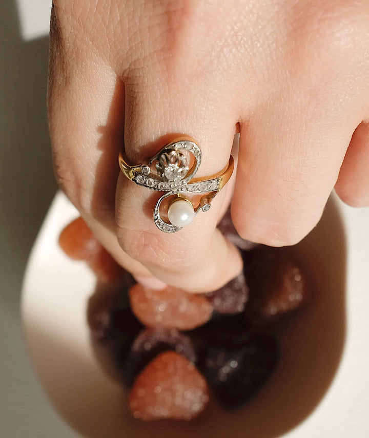 Bague de fiançailles ancienne perle et diamant “Thecla”