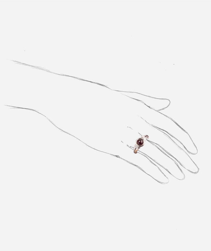 Caillou Paris - Bague Art deco Uria grenat porter