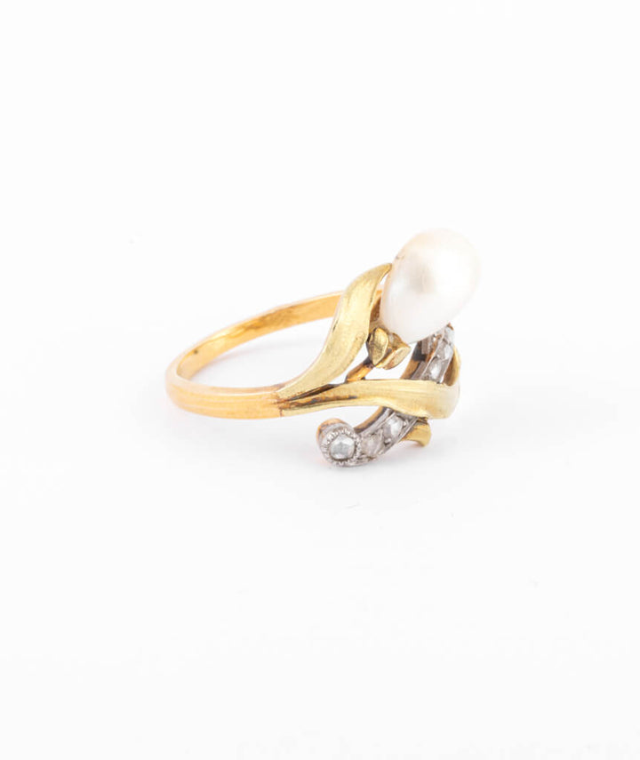 Caillou Paris - Bague Art nouveau Guila gros plan droite