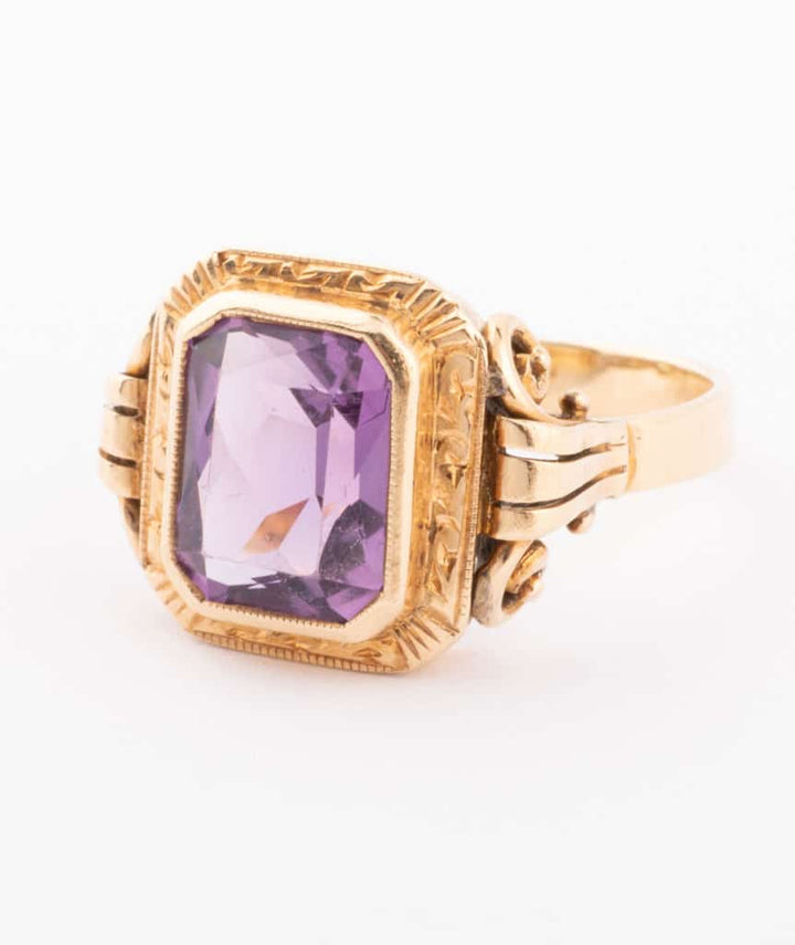 Caillou Paris Bague Napoleon Iii Amethyste Nura Gros Plan 2